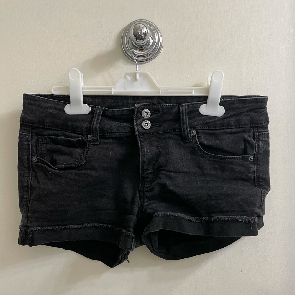 Black Mudd mid-rise shorts